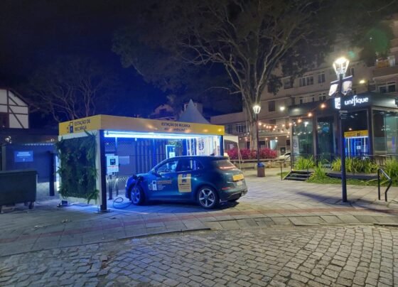 Blumenau inaugura 1º eletroposto público da região