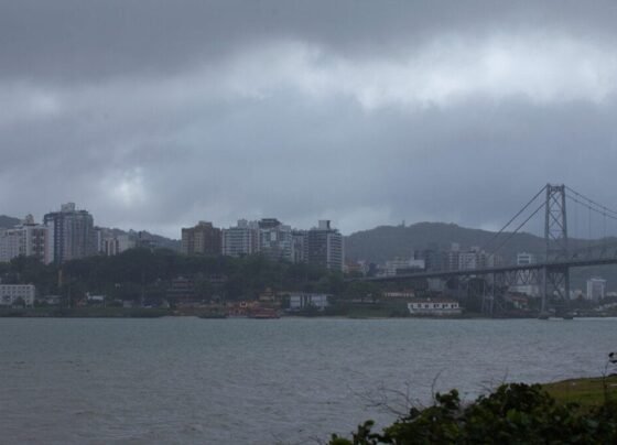 Chuva calor nublado frente fria