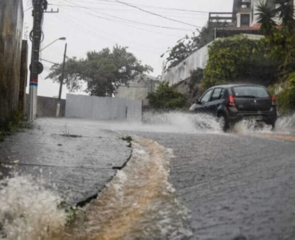 Temporais ganham força e SC entra em risco de alagamentos nesta nesta quarta-feira