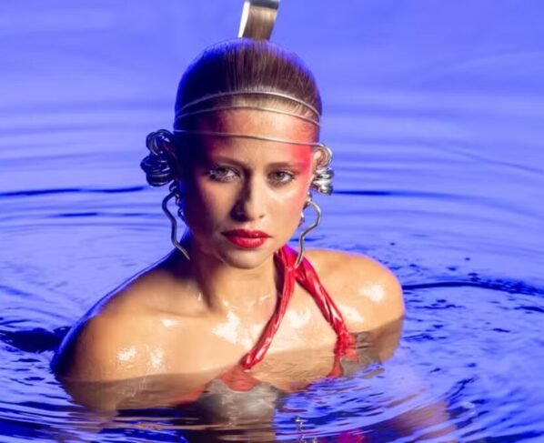 Isadora Cruz é a atriz que vai reviver a famosa abertura do Fantástico