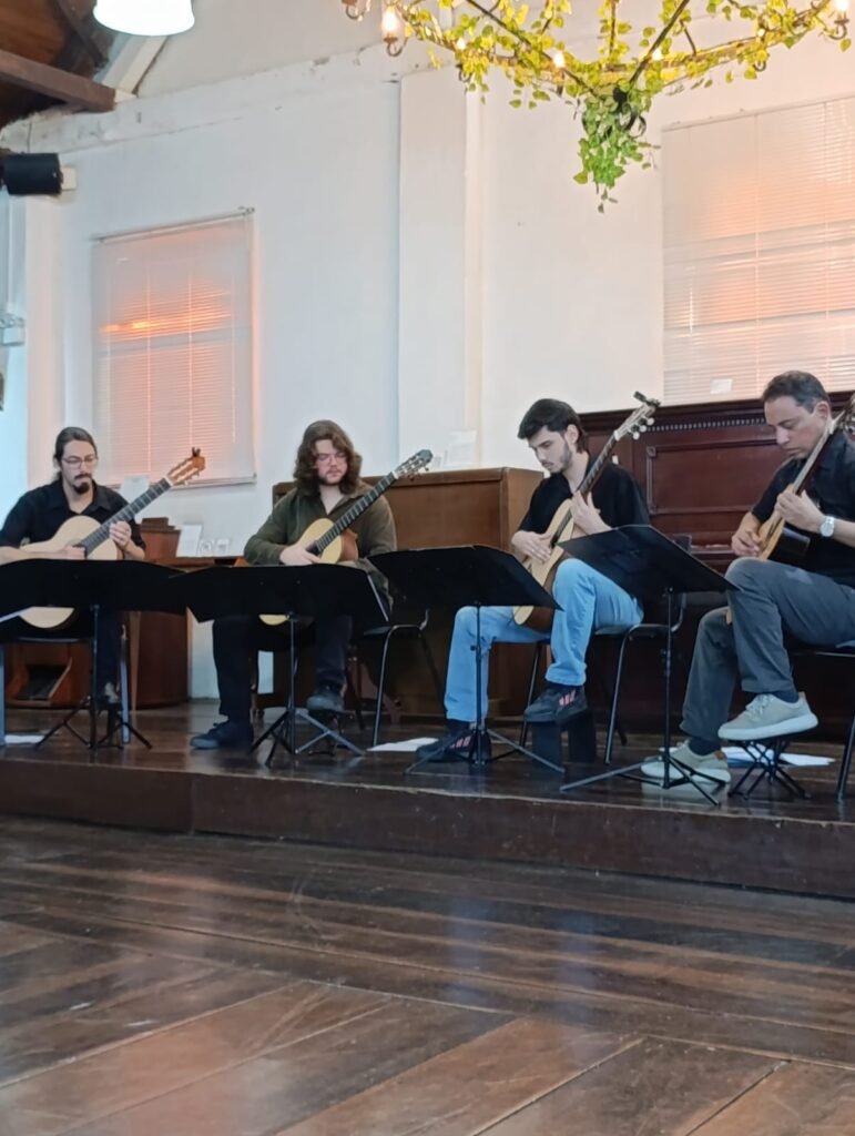 Camerata de Violões da Furb encanta público no Museu da Música