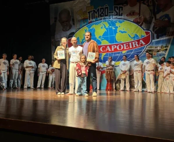 Batizado e Troca de Cordas da Escola Abadá-Capoeira movimenta Timbó