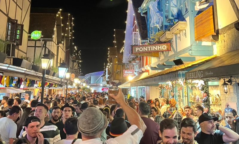 Oktoberfest Blumenau 2025 registra público recorde com mais de 80 mil visitantes em um único dia