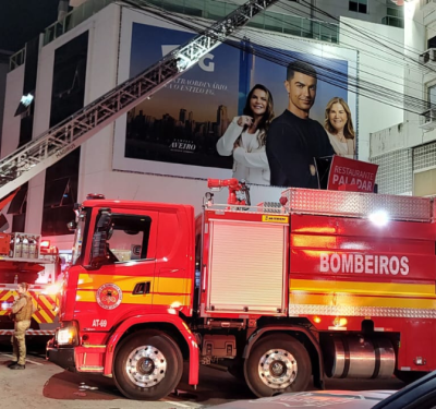 Bombeiros resgatam 11 pessoas de incêndio em apartamento em Balneário