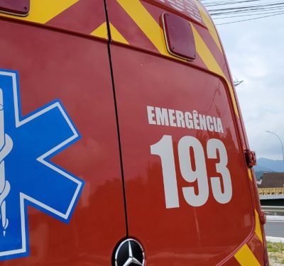 Trabalhador fica ferido após cair de cima do teto de